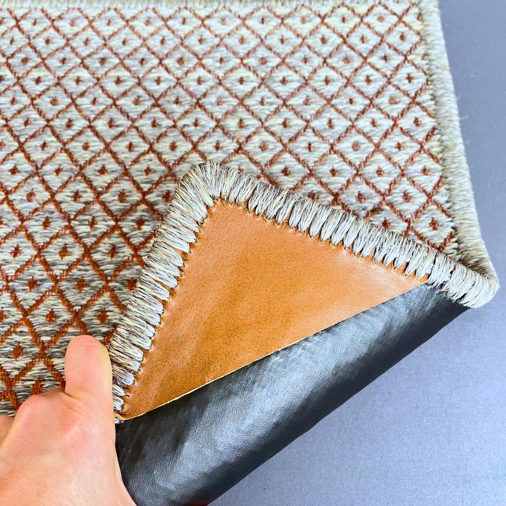 The Spun Copper & Fique Grid