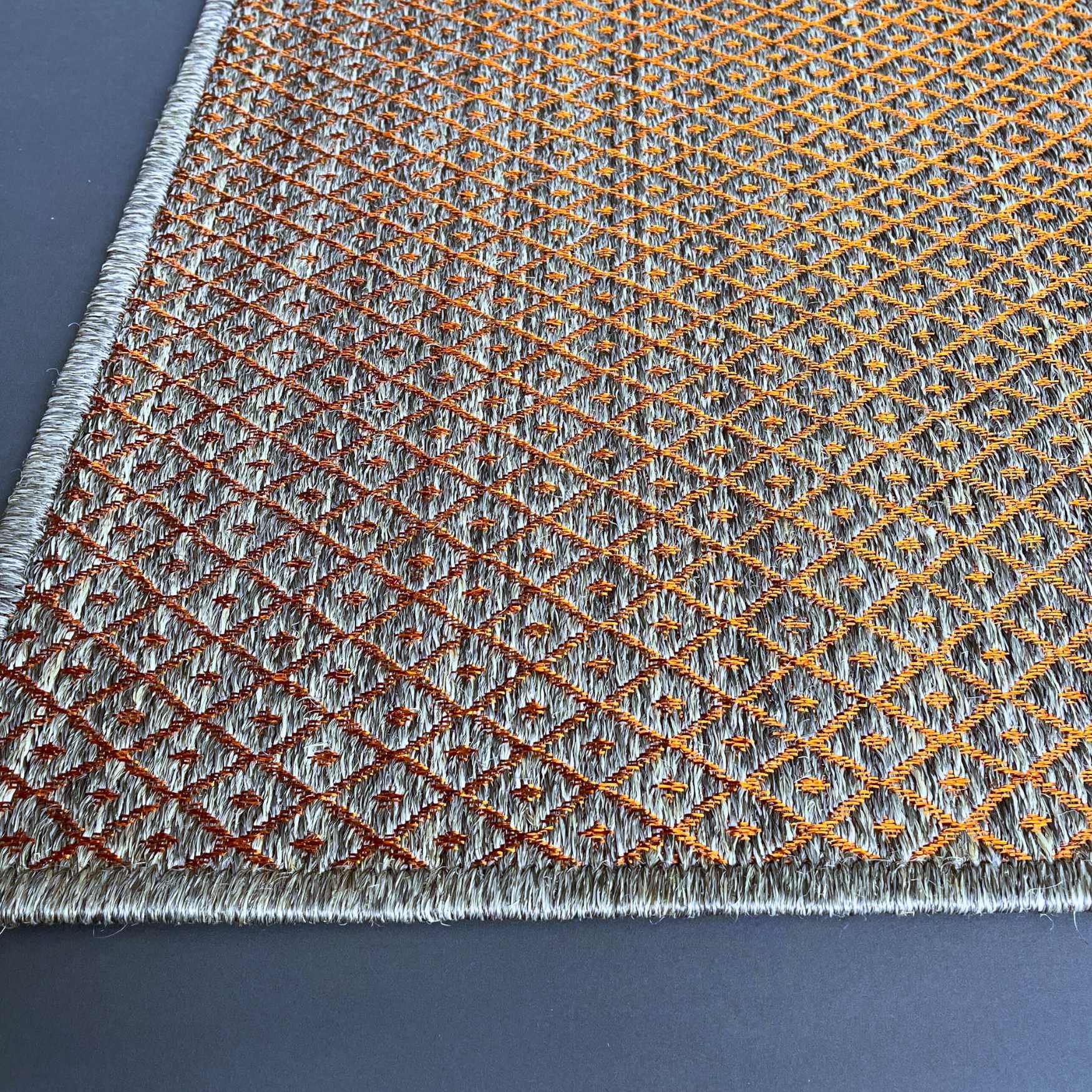The Spun Copper & Fique Grid